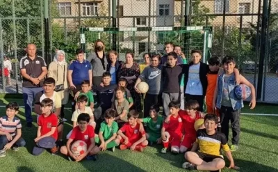 Millət vəkili Könül Nurullayeva yenicə təmir edilmiş futbol meydançasını sakinlərin istifadəsinə verdi