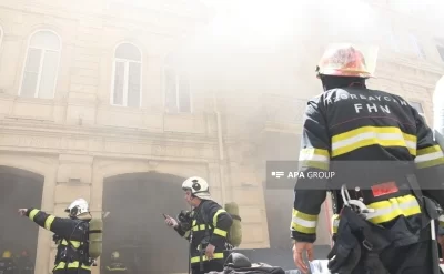 Bakının mərkəzində restoranda yanğın başlayıb