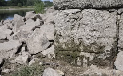 Çaylar qurudu, "aclıq daşları" üzə çıxdı