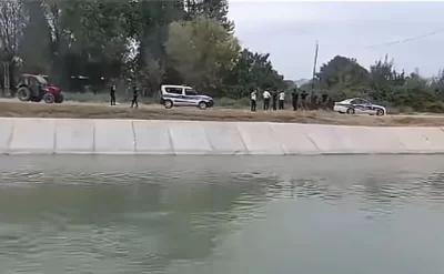 Ağdaşda avtomobil su kanalına