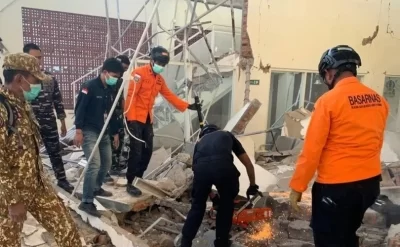 7,7 bal gücündə zəlzələ oldu - Ölənlər var