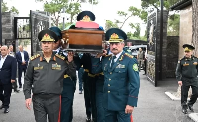 Zakir Həsənovla Elçin Quliyev generalın dəfnində -