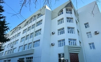 Bağlanan universitetin tələbələri ilə bağlı rəsmi –