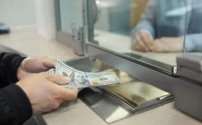 Bu ölkədən Azərbaycana göndərilən pullar kəskin artdı