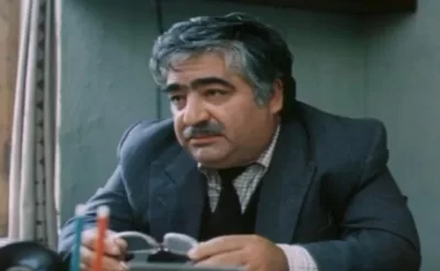 Bir şilləyə görə küsdü, boşandığı qadınla eyni evdə yaşadı -