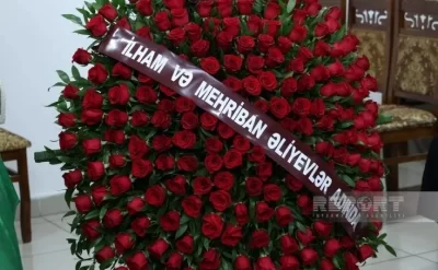 Prezidentlə xanımı vida mərasiminə əklil göndərdi -