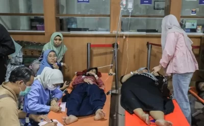 İndoneziyada pulsuz yemək yüzlərlə şagirdi zəhərləyib