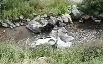 Kəlbəcərdə avtomobil yüksəklikdən aşaraq çaya düşdü - FOTO