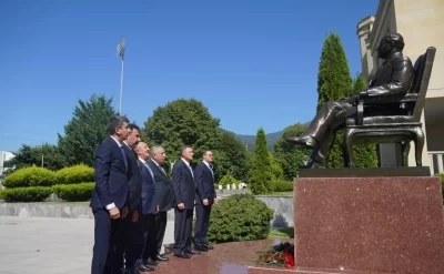 Asif Əsgərov təhsil uğurları ilə seçilən gəncləri mükafatlandırıb