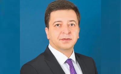 “Sən indi hamıdan ağıllı çıxmısan?!” -