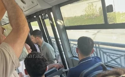 M7 ekspres avtobusunda təhlükəli vəziyyət -