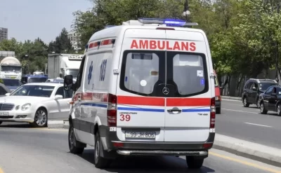 Bakıda maşın piyadanı vuraraq