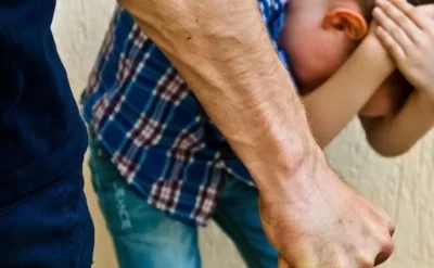 Ata 2 yaşlı oğlunu döyüb, komaya saldı -