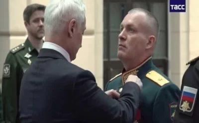Putinə məruzə edən rus general