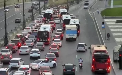 17 istiqamətdə tıxac var -