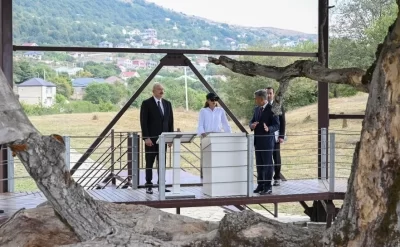 Prezident Pir Ömər Sultan ziyarətgahında konservasiya işləri ilə tanış oldu – FOTOLAR