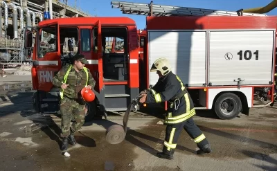 Yanğınsöndürən maşınına yol verməyənlərə