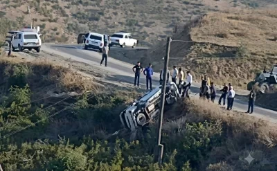 Cəlilabadda "Toyota Prado" yoldan çıxaraq aşdı