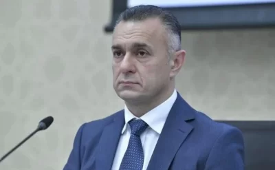 "Səhiyyə naziri qəbula gedir, ona yaxın düşmək olmur"