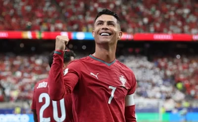 41 yaşlı Ronaldo millinin start heyətində - VİDEO