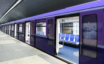 Metroda kişi qatar yoluna