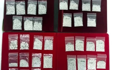 Gömrükdən 4 milyonluq brilyant keçirmək istədi -