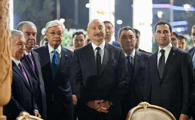 Türkmənistanda keçirilən görüşdən sonra dövlət başçılarının şərəfinə ziyafət verilib