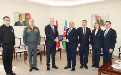 Türkiyəli generala Azərbaycanın hərbi əməkdaşlıq medalı təqdim olundu