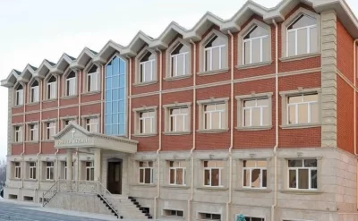 87 yaşlı atasını müdir təyin etdi –