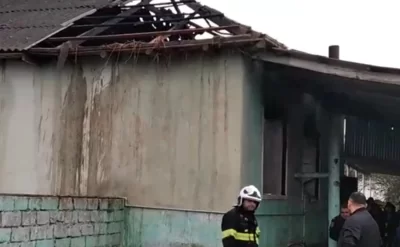Salyanda evə ildırım düşdü, bir otaq yandı