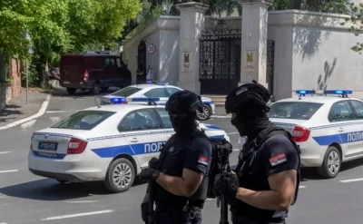Belqradda İsrail səfirliyi önündə