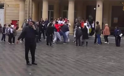 Bakı məktəbində jurnalistlərə hücum: saxlanılanlar var – VİDEO