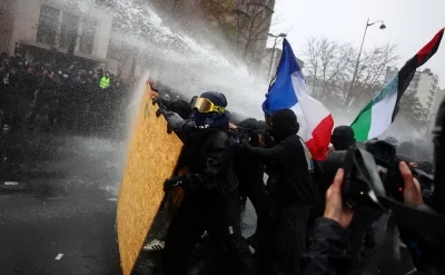 Parisdə aksiyalara qismən qadağa qoyuldu