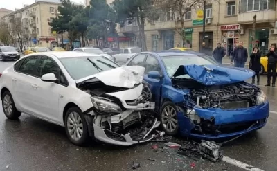 Zərdabda iki avtomobil toqquşdu: