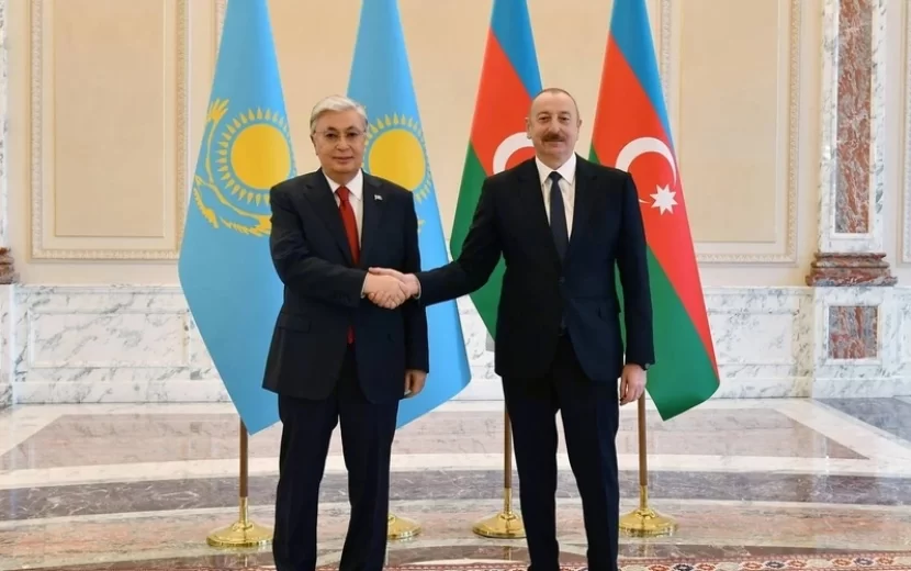 İlham Əliyev Kasım-Jomart Tokayevi