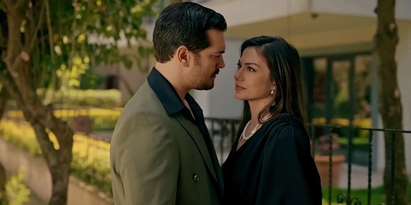 “Eşref Rüya”nın aktrisasının bacısı ilə FOTOSU gündəm oldu – İlginc detal üzə çıxdı 