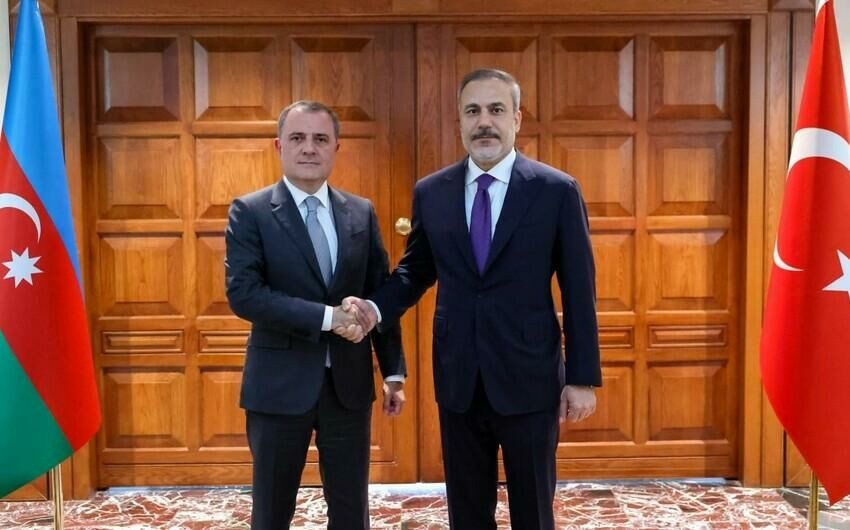 Azərbaycan və Türkiyə XİN başçıları telefonla danışdı