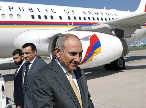 Paşinyanın təyyarəsi Bakıya uçur, Şəhidlər Xiyabanında Azərbaycandan üzr istəyir