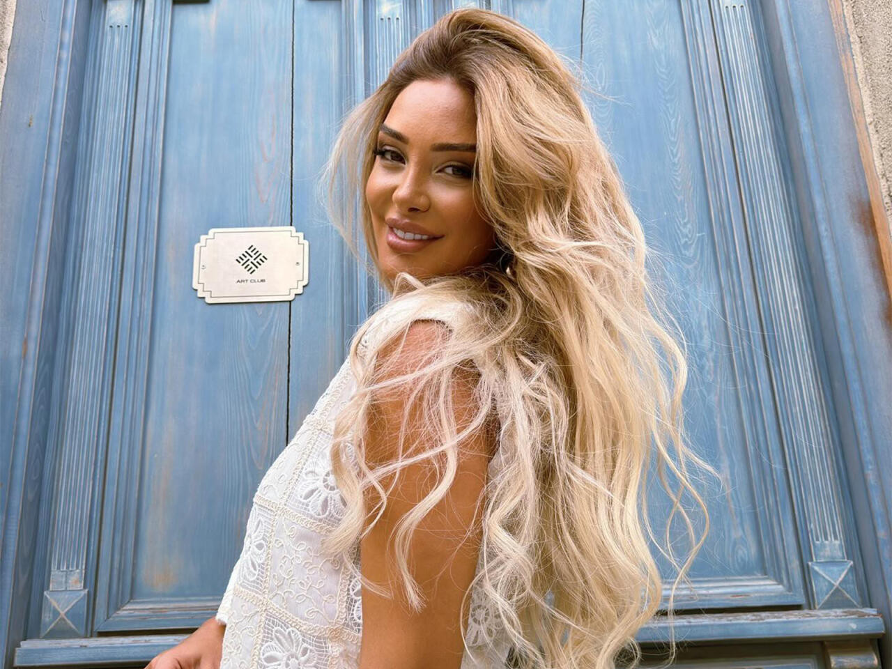 Çinarə anasına lüks avtomobil ALDI – VİDEO 