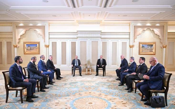 Əliyevlə Paşinyanın görüşündə ən maraqlı sima – FOTO 