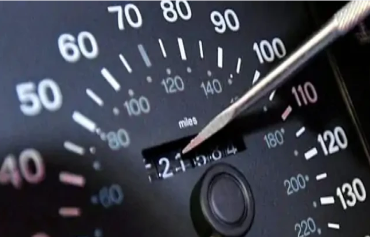 Maşın almazdan əvvəl real nə qədər sürüldüyünü necə yoxlamaq olar: 7 sadə üsul 