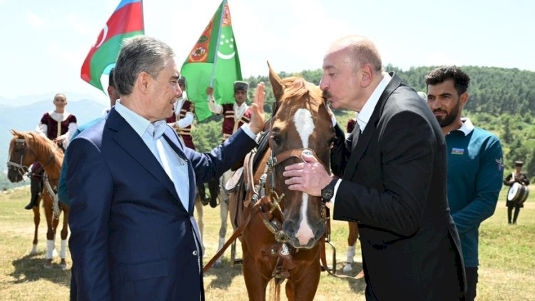 İlham Əliyev Qarabağ atının alnından niyə öpdü: Şuşada verilən şifrəli mesajın anlamı 