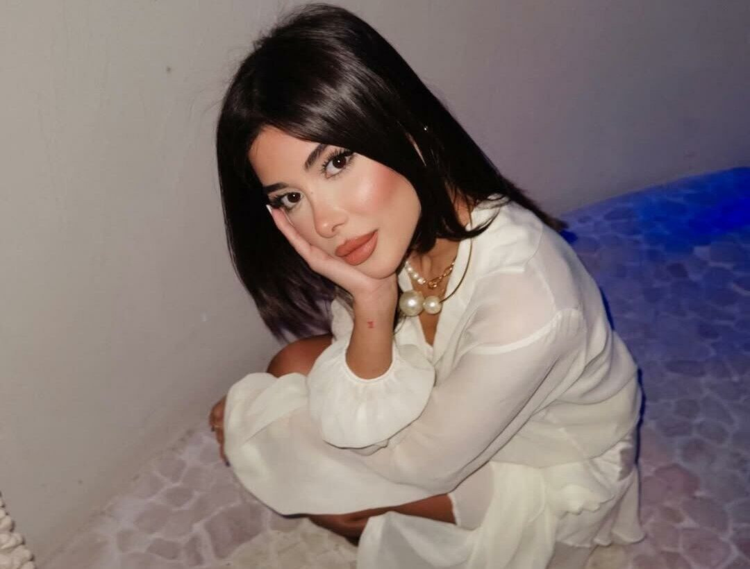 Azərbaycanlı bloqer sevgilisinə yaşı qədər hədiyyə aldı – VİDEO