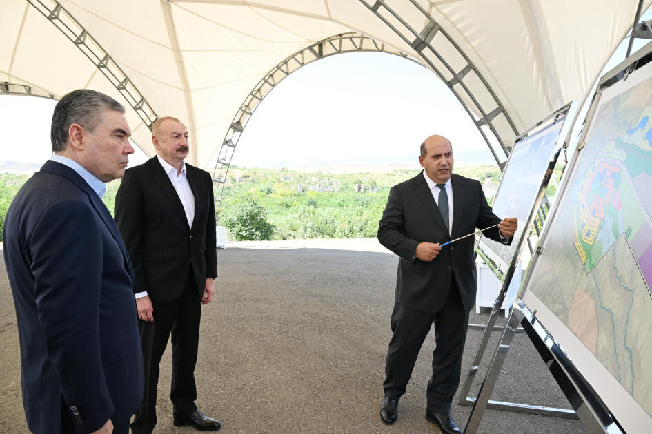 İlham Əliyev və Qurbanqulu Berdiməhəmmədov Füzuli şəhərinin dağıdılmış yerlərinə baxıblar – FOTO 