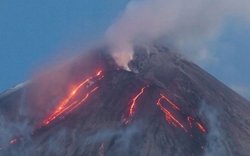 Kamçatkada vulkan püskürməsi: 2 kənd külə qərq oldu – VİDEO