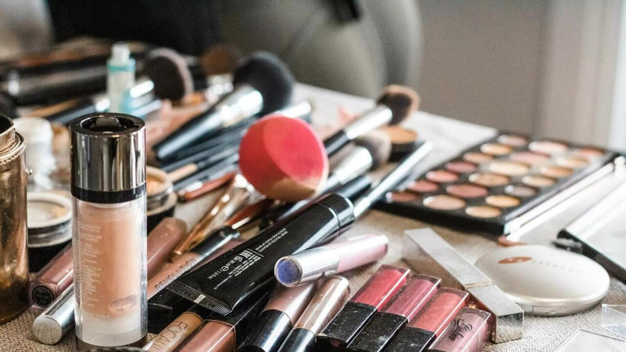 XƏBƏRDARLIQ! Bu kosmetik vasitələrdən istifadə CİDDİ XƏSTƏLİKLƏR YARADIR / VİDEO