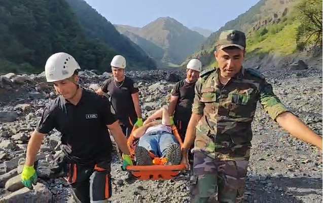 Dağlıq ərazidə yıxılıb yaralandı, belə xilas olundu – VİDEO