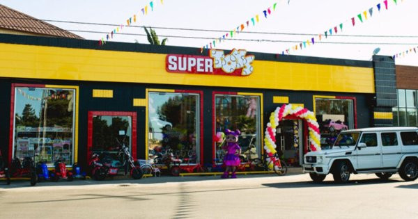 Oyuncaq bazarında monopolist- “Super Toys”un anbarı niyə yandı? 