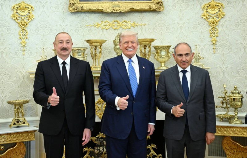 Prezident bədən dili ilə Ağ evdən BU MESAJLARI VERDİ – DETALLAR 