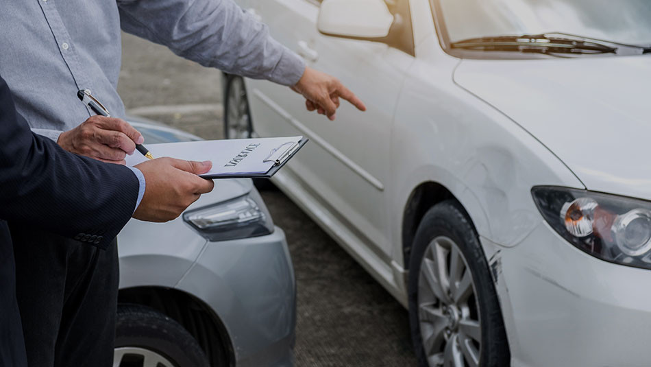 Sığorta şirkətləri qəzanın ödənişini vətəndaşa onlayn şəkildə niyə vermirlər? / VİDEO